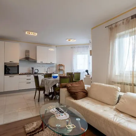 View 2 By Guide Apartman Fiume