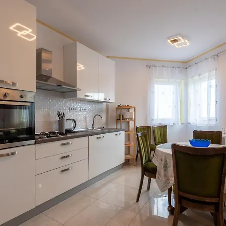 Apartman View 2 By Guide *